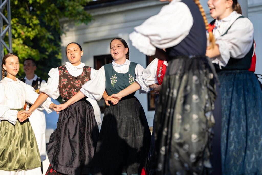 10. Folklorašić