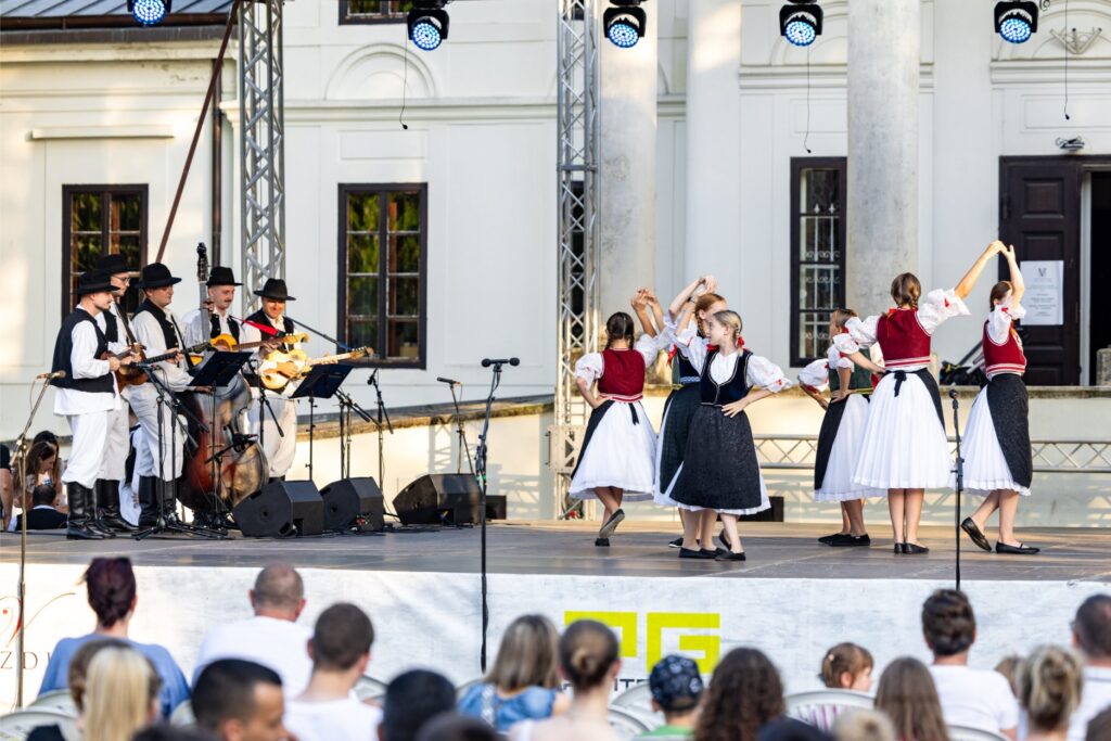 10. Folklorašić
