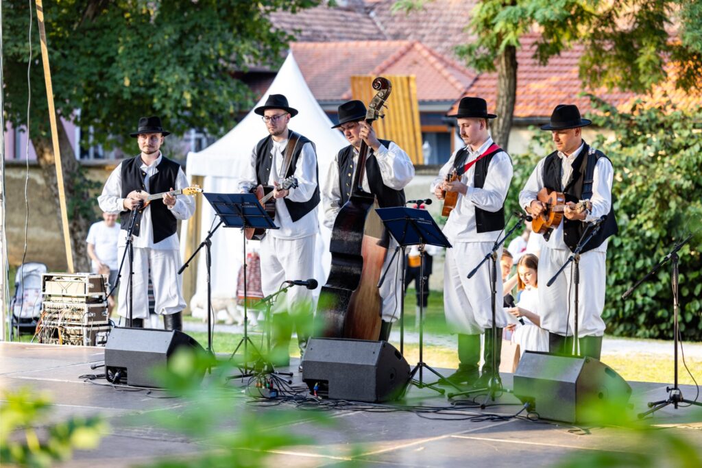 10. Folklorašić