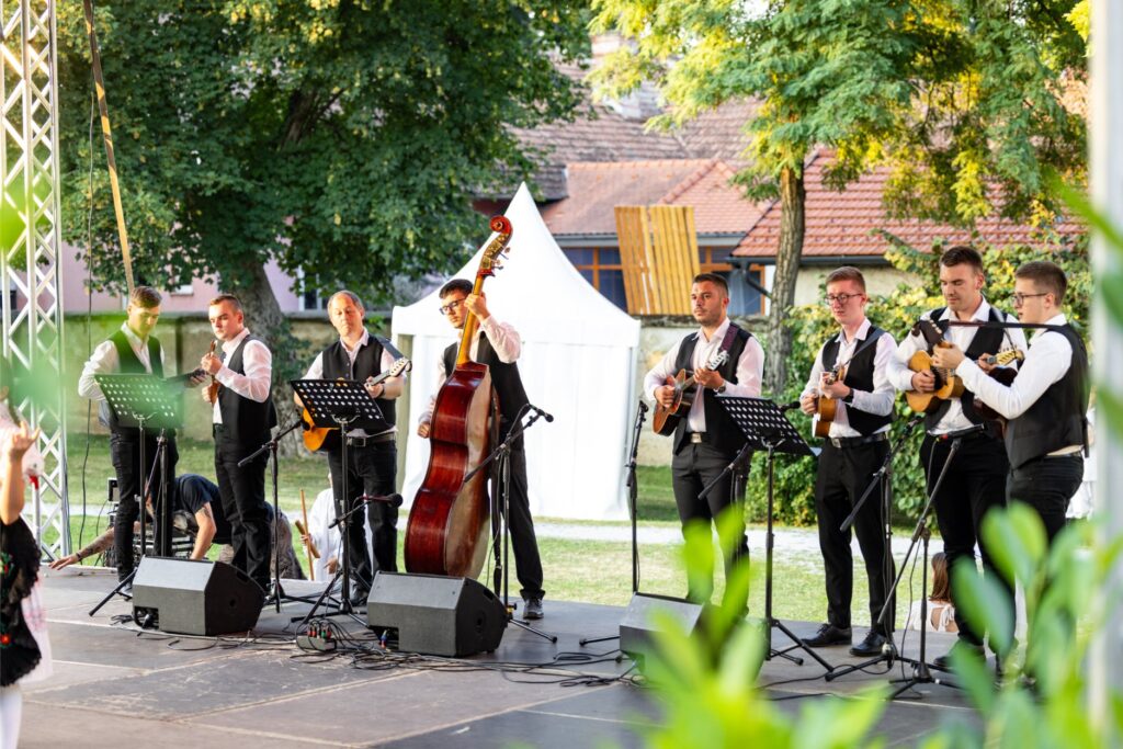 10. Folklorašić
