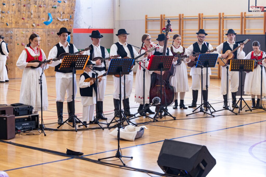 11. Folklorašić