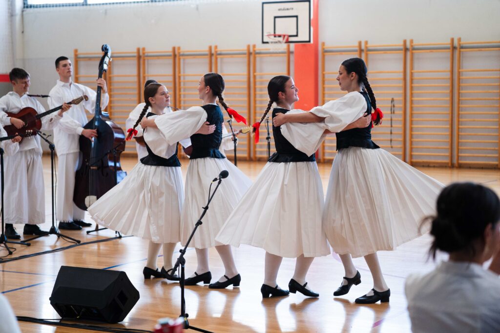 12. Folklorašić