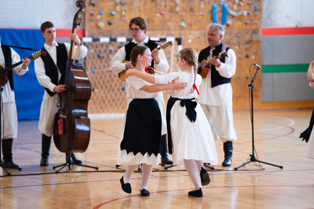 12. Folklorašić
