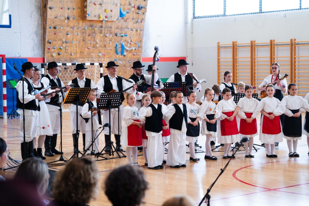 12. Folklorašić